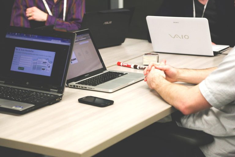 Laptops, meeting, businessmen — How to Maximize Your Trading Potential with MetaTrader 4
