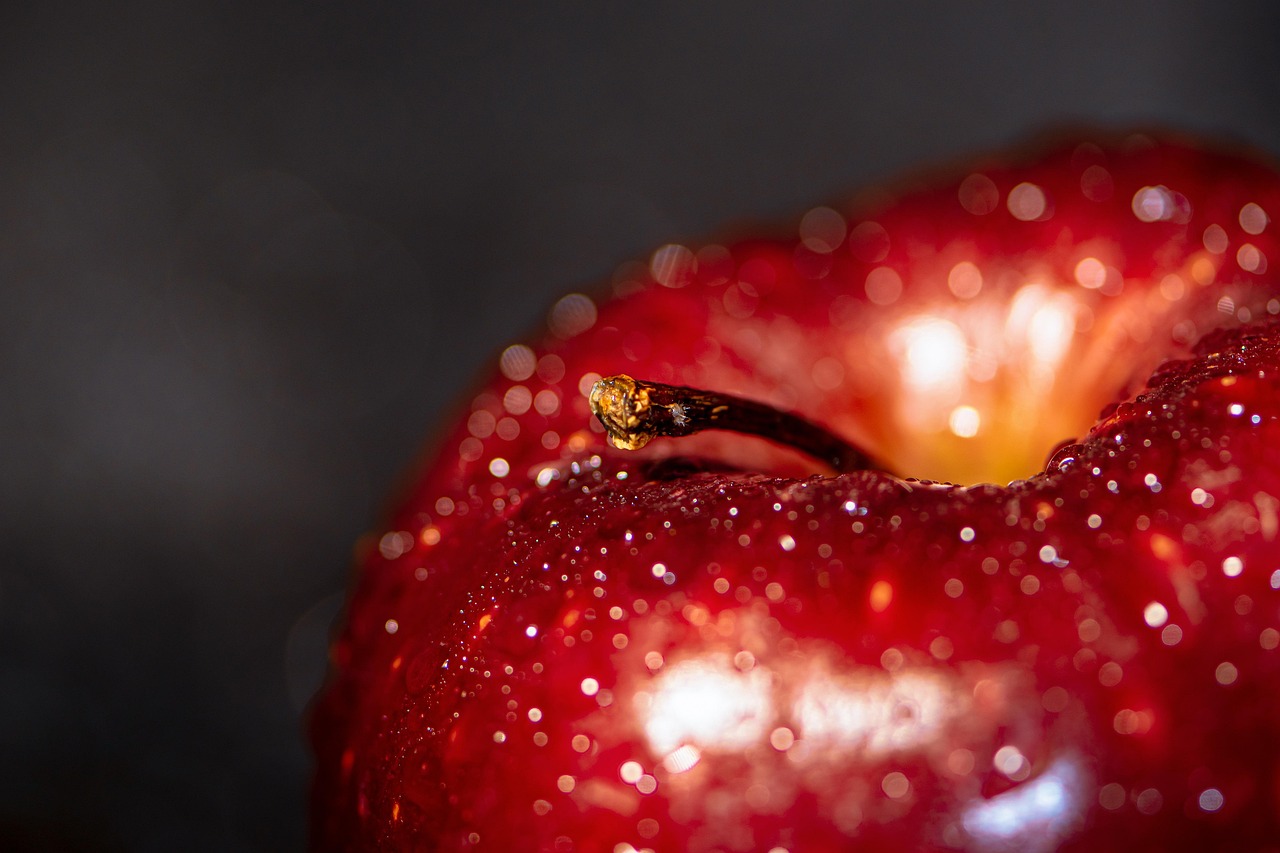 Apple, ripe, red apple — Rules for truly effective stretching before and after workout